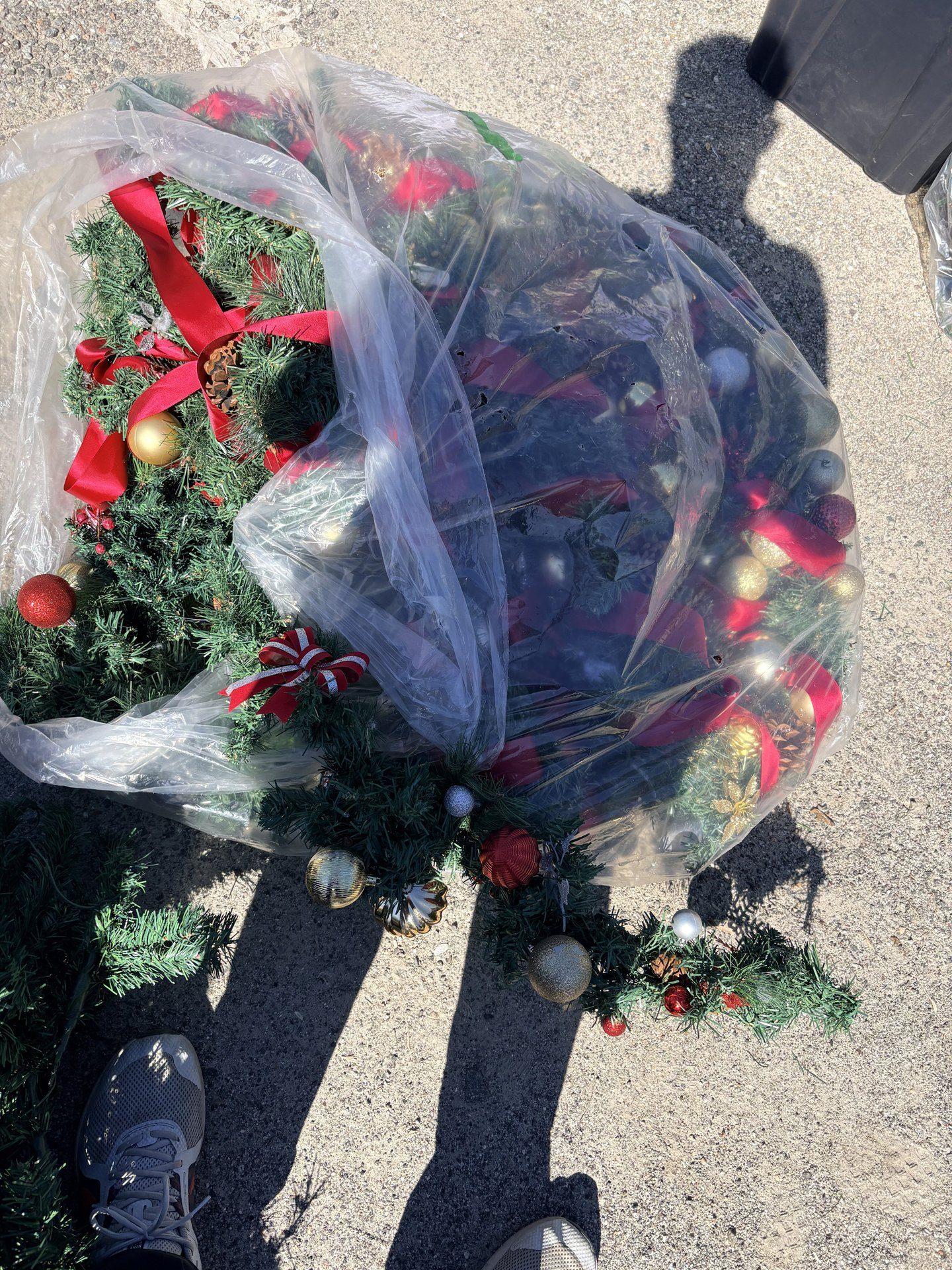 Couronne de Noël rouge et or avec boucle / Red & Gold Christmas Wreath with Bow