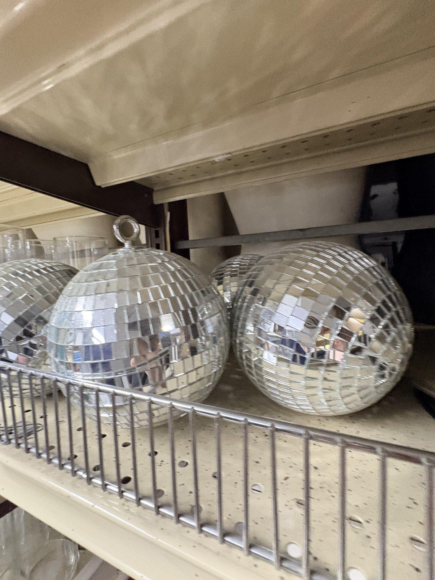 Boules disco décoratives / Decorative Disco Balls