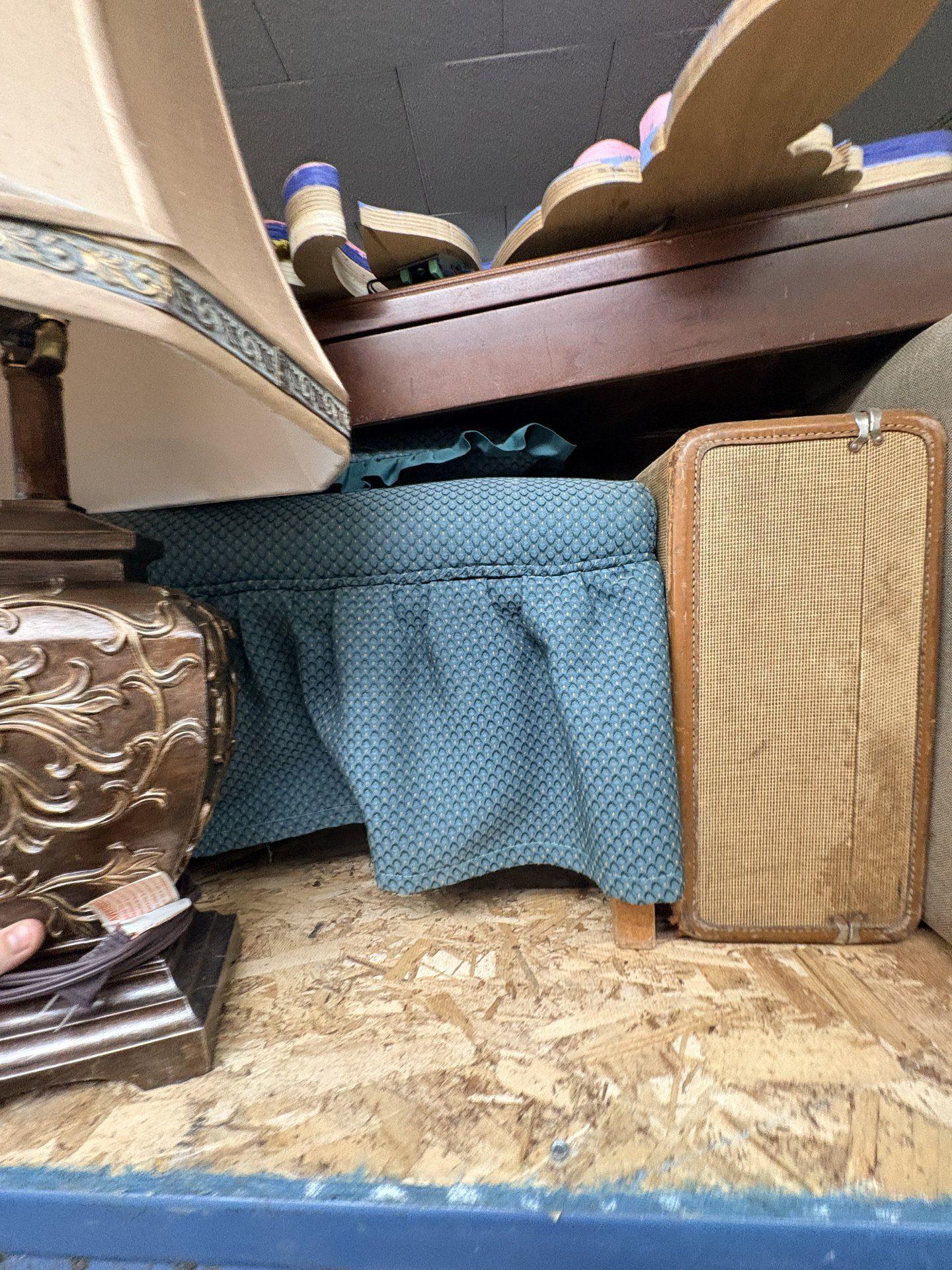 Petit banc turquoise / Small Turquoise Bench