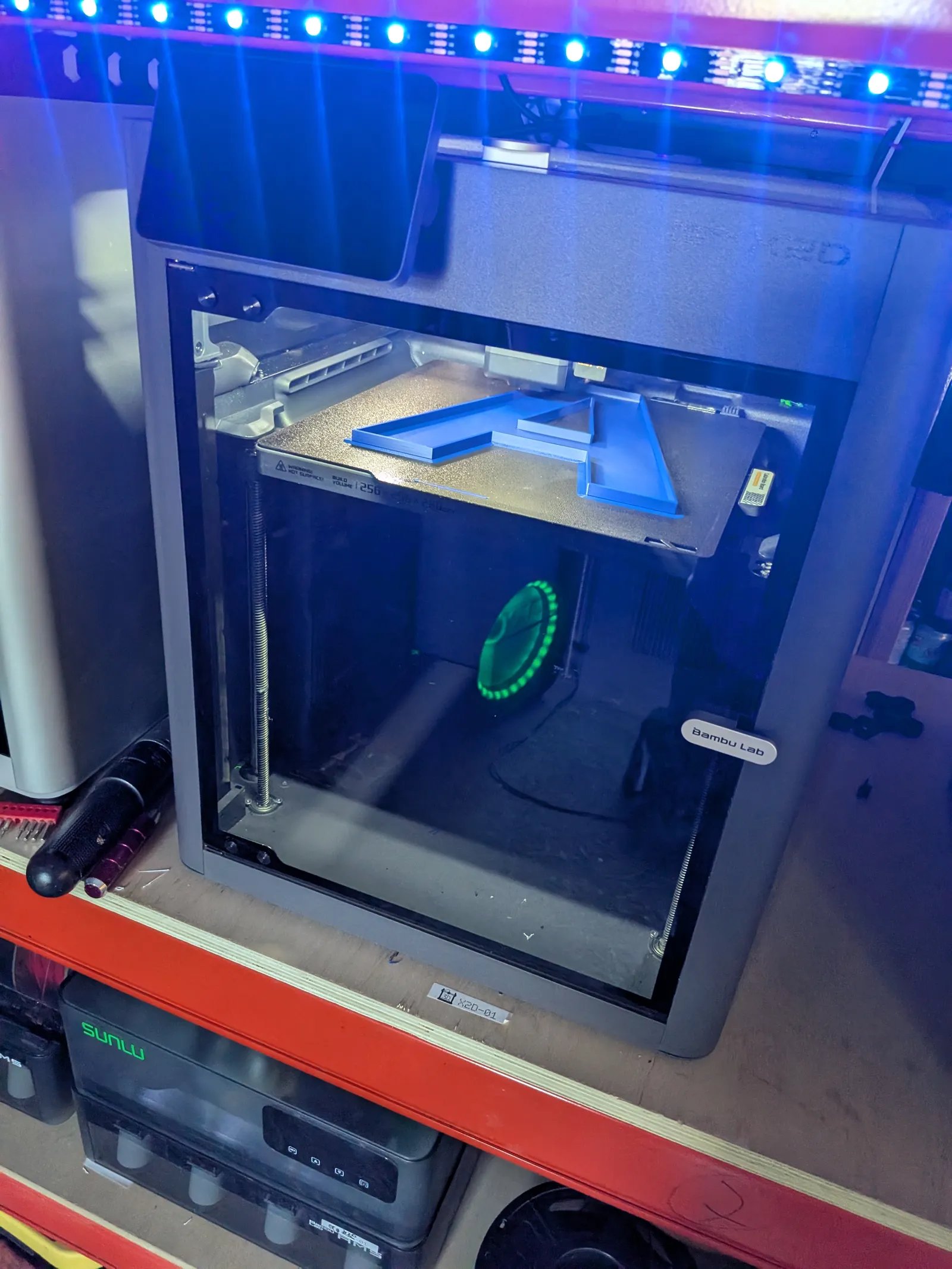 Imprimante 3D en cours d'impression, atelier KO-LAB