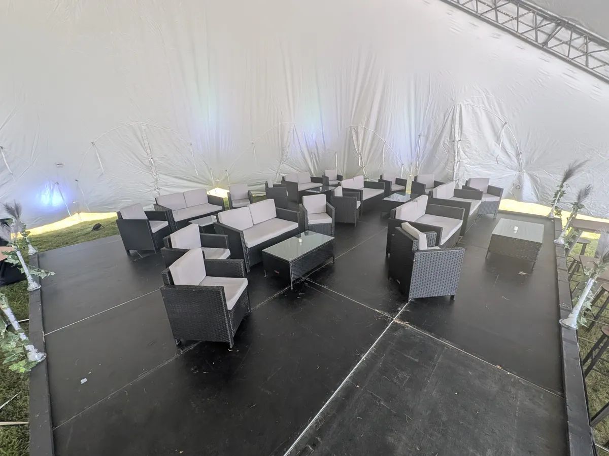 Mobilier installé sous le dôme, DEVFEST 2026